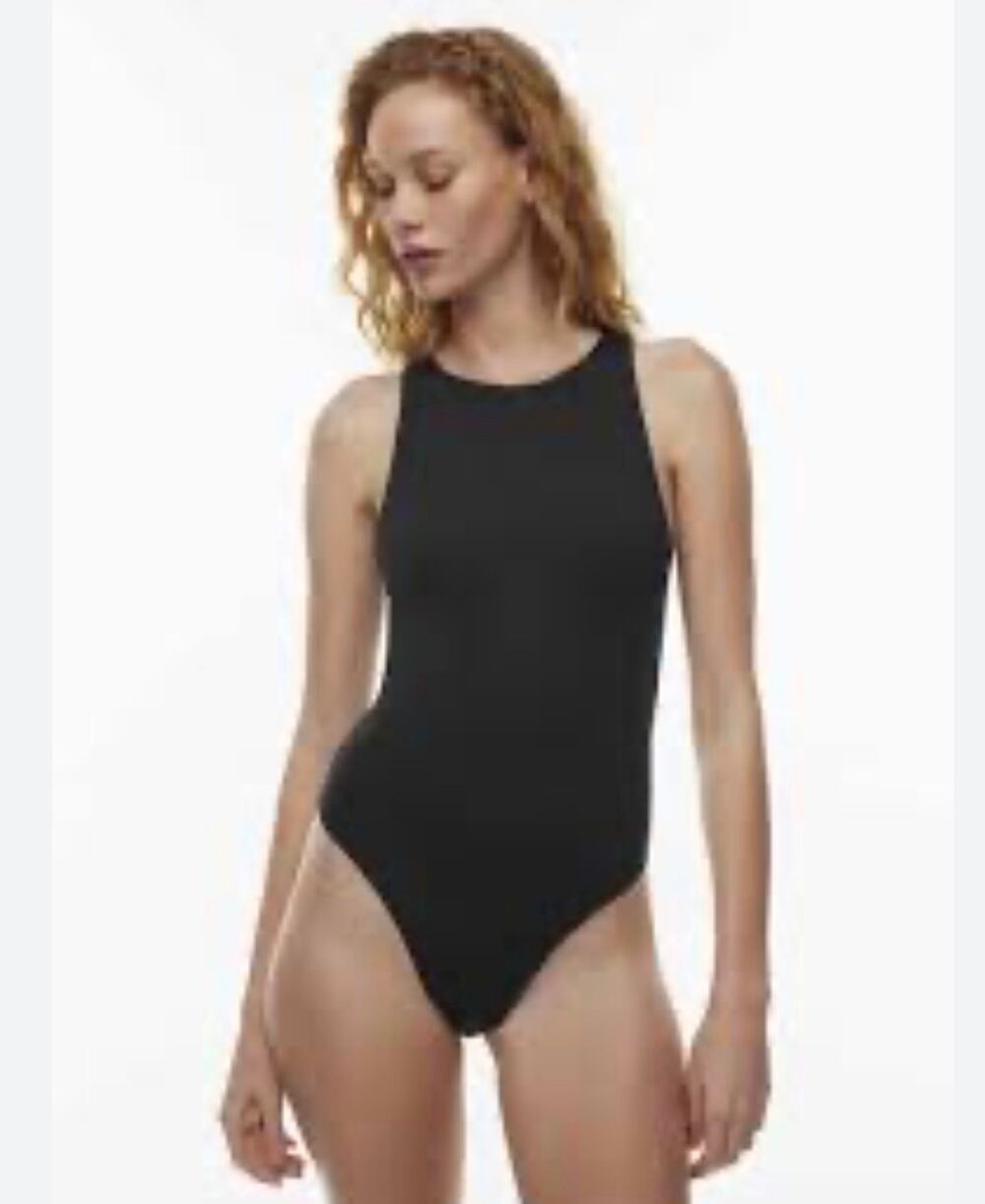 Aritzia Babaton black bodysuit in size L #babaton #bodysuit
Great condition